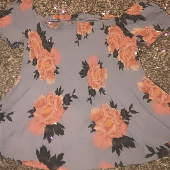 ✨Kendall & Kylie Jenner off the shoulder crop top✨ - Picture 2 of 3